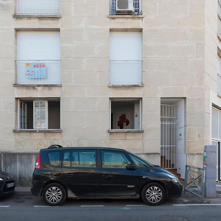 Appartement De Charme - Vue Sur Remparts - Wifi Gratuit - Parking Payant A Proximite Авиньон Экстерьер фото