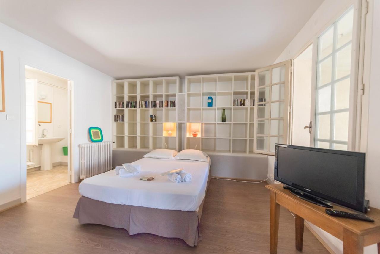 Appartement De Charme - Vue Sur Remparts - Wifi Gratuit - Parking Payant A Proximite Авиньон Экстерьер фото